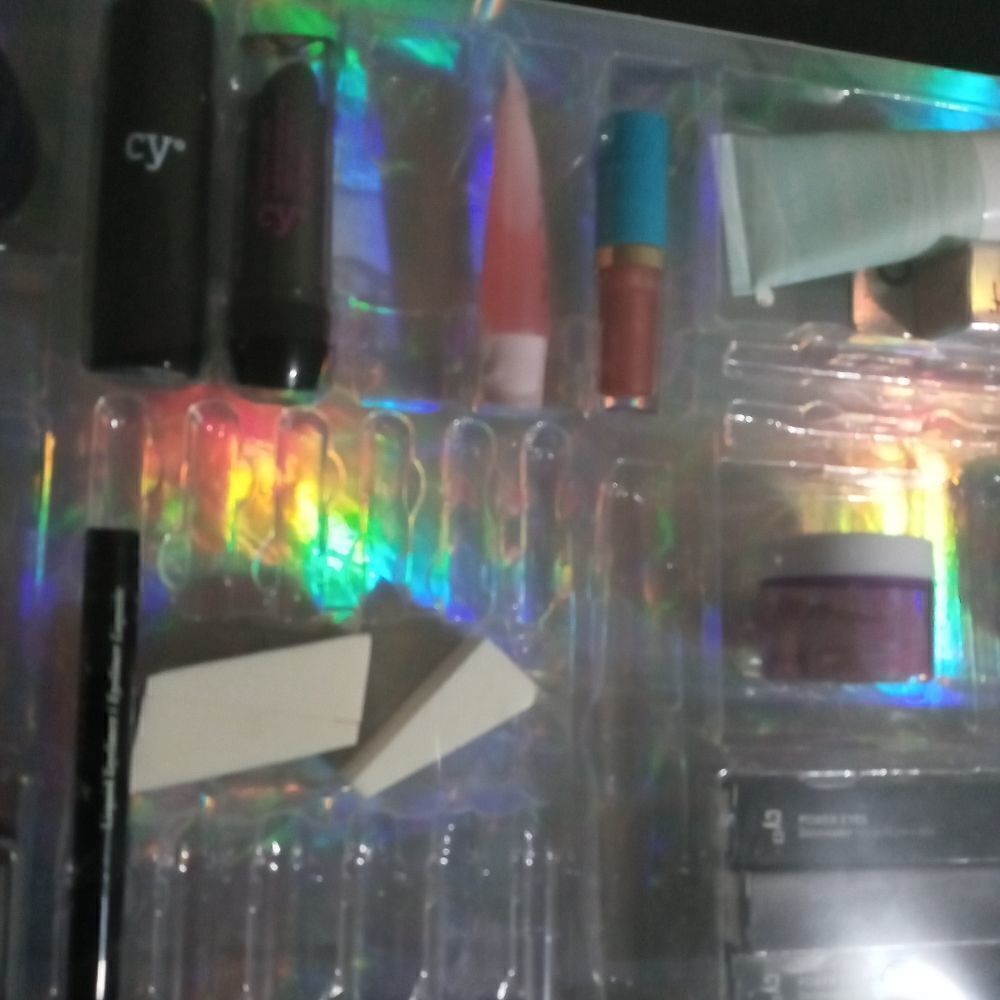 Randomized name brand makeup bundle - Picture 6 of 9